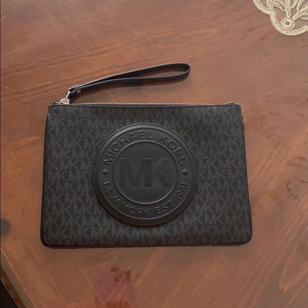 Michael Kors black Fulton clutch wristlet - Picture 6 of 6